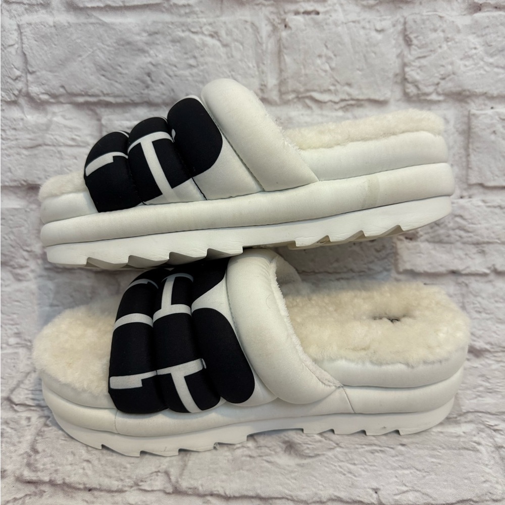 UGG Maxi Logo Platform Slides womens size 10
